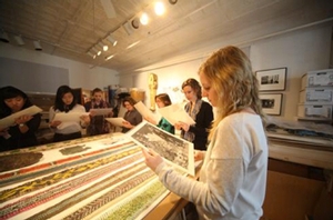 Students in Jane Hammond's studio<br />Photo: 